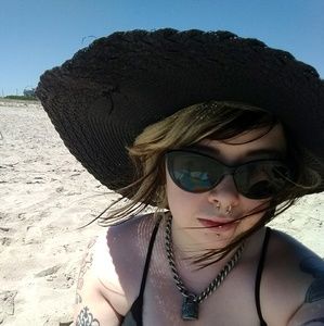 Meet your Posher, Lydia